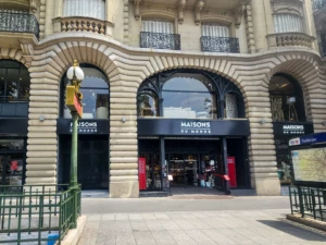 enseignes-caisson-lumineux-collaboration-avec-maisons-du-monde