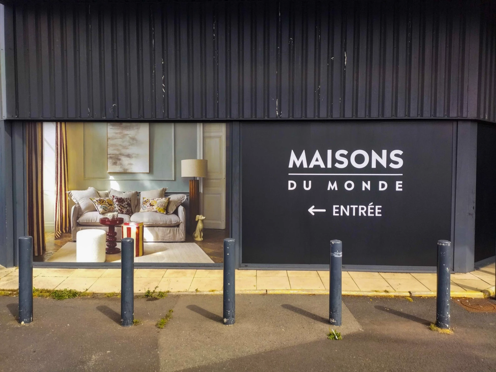 enseignes-caisson-lumineux-collaboration-avec-maisons-du-monde