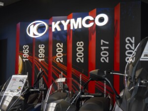 merchandising-concessionnaire-corner-kymco-limas