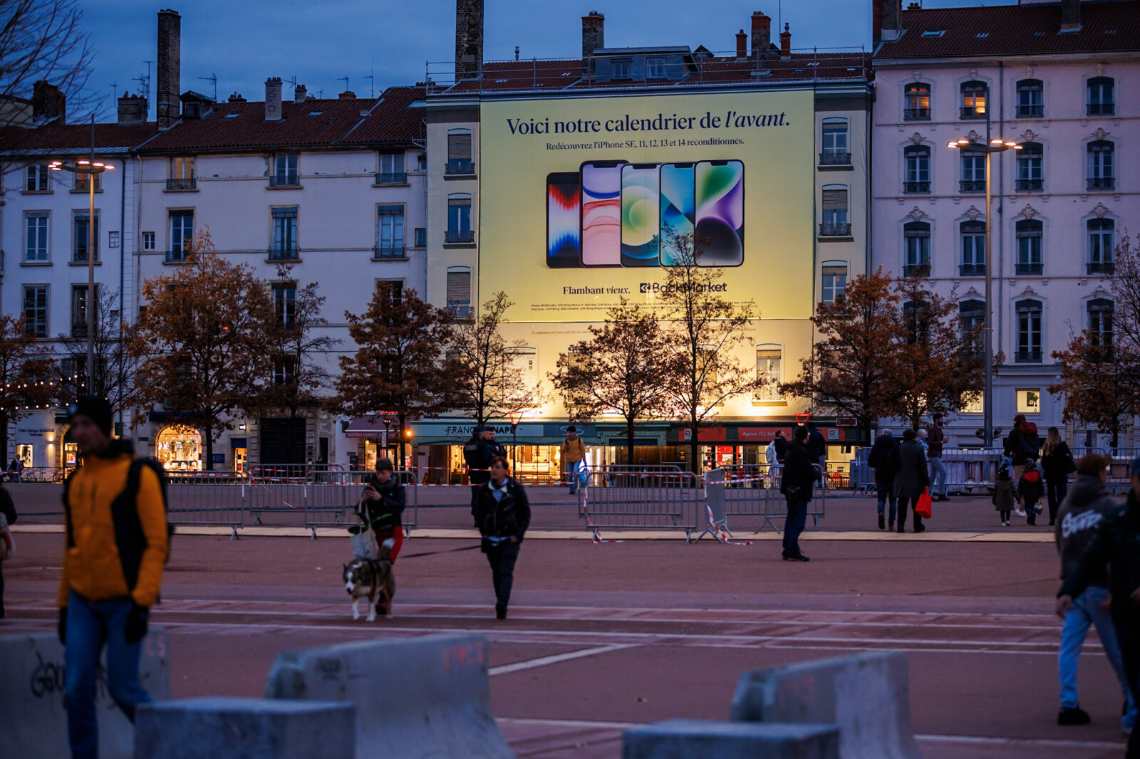 bache-geante-backmarket-fete-des-lumieres-lyon