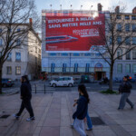 bache-publicitaire-xxl-trenitalia-place-bellecour