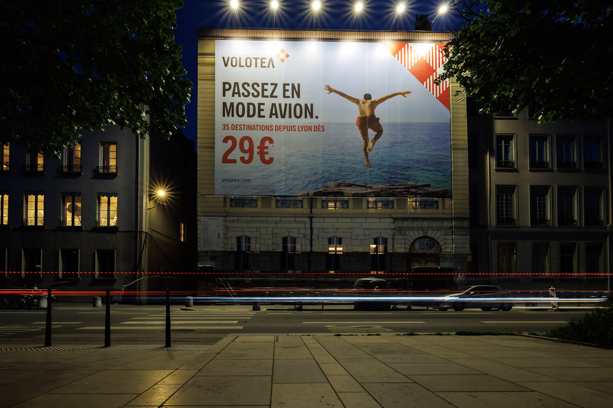 Achat-espace-publicitaire-XXL-Volotea-Place-Bellecour-Lyon