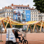 bache-publicitaire-personnalisee-xxl-amazon-prime-notoriete-lyon