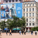 bache-publicitaire-personnalisee-xxl-amazon-prime-notoriete-lyon