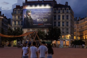 campagne-ooh-evenementielle-lancement-netflix-mercredi