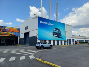 solution-visuelle-lancement-de-produit-renault-4-grand-format