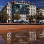 Publicité-grand-format-Lyon-toile-NETFLIX-Place-Bellecour