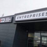 Enseigne lightbox vs lettres découpées – cas Centrale Auto en région lyonnaise
