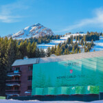 Camouflage de chantier à Courchevel 1850 – toile micro‑perforée LightAir