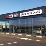 Enseigne lightbox vs lettres découpées – cas Centrale Auto en région lyonnaise