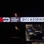 Enseigne lightbox vs lettres découpées – cas Centrale Auto en région lyonnaise