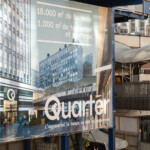 Détail des xations invisibles laquées, toile tendue sans mur porteur – habillage de chantier grand format LightAir