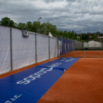 Toile tendue en fond de court posée par LightAir pour la signalétique de l'événement sportif Open Sopra Steria à Lyon.