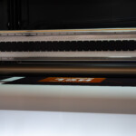 Vue de l'impression sur imprimante grand format du logo Fondation HCL